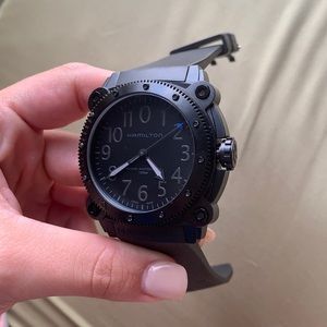 Tenet’s Star: Hamilton Khaki Navy BeLOWZERO Blue